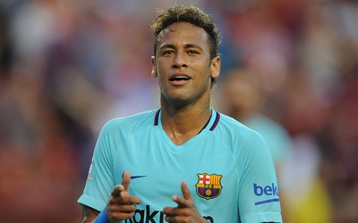 安博体育焦点-伊萨克接长传停球后抽射